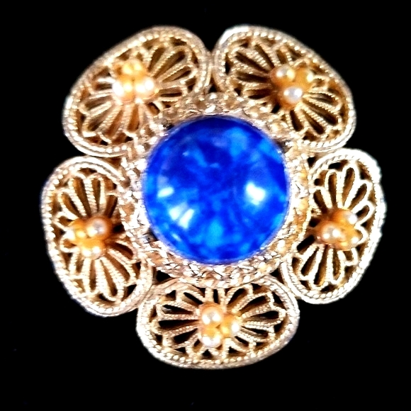 Vintage Flower Faux Pearl Gold Tone Filigree Brooch - Picture 9 of 9